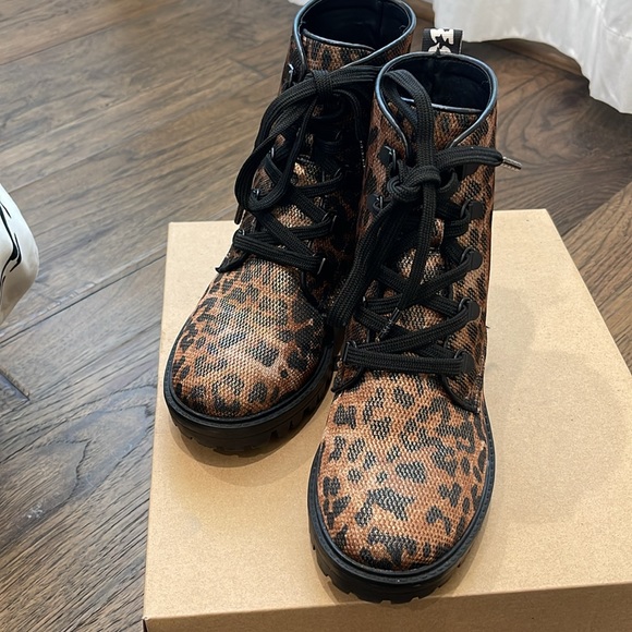 KENDALL + KYLIE
Epic Leopard-Print Combat Boots size 6-6.5 - Picture 9 of 10